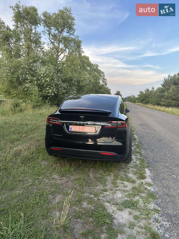 Позашляховик / Кросовер Tesla Model X 2017 в Золочеві