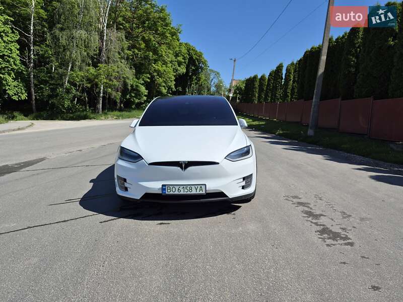 Позашляховик / Кросовер Tesla Model X 2016 в Тернополі