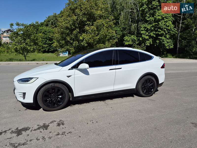 Позашляховик / Кросовер Tesla Model X 2016 в Тернополі