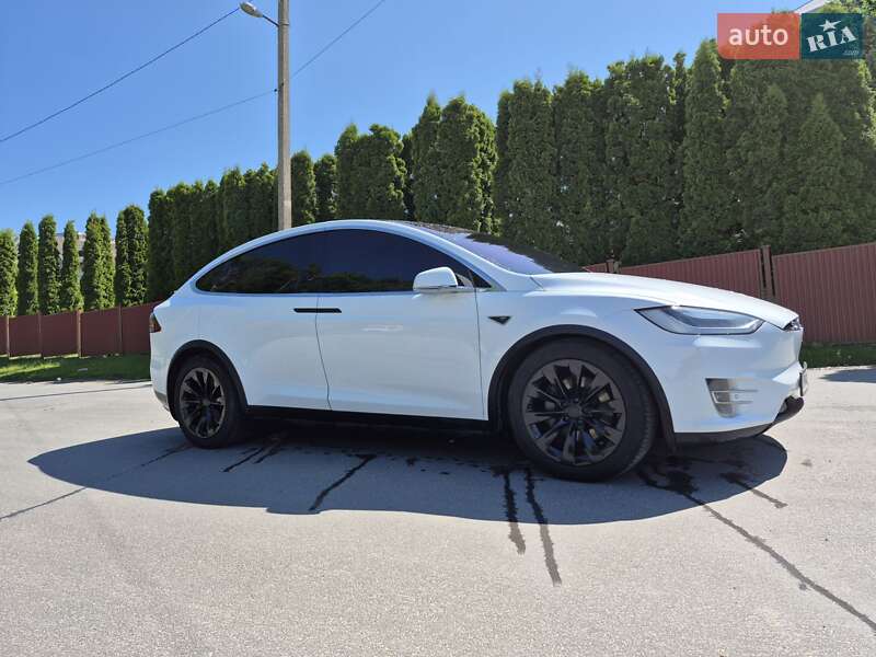 Позашляховик / Кросовер Tesla Model X 2016 в Тернополі