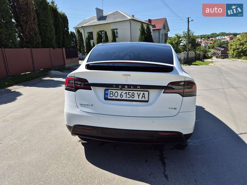 Позашляховик / Кросовер Tesla Model X 2016 в Тернополі