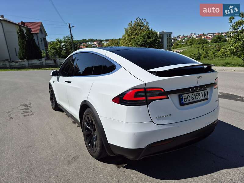 Позашляховик / Кросовер Tesla Model X 2016 в Тернополі