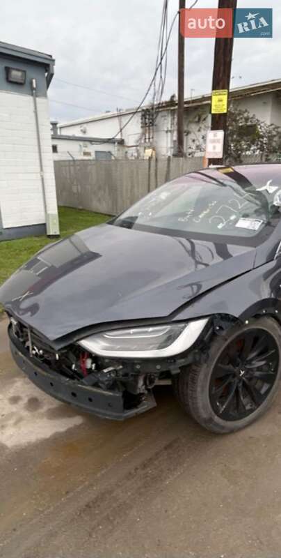 Позашляховик / Кросовер Tesla Model X 2018 в 