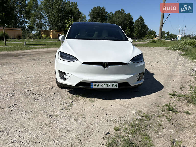 Позашляховик / Кросовер Tesla Model X 2017 в Києві
