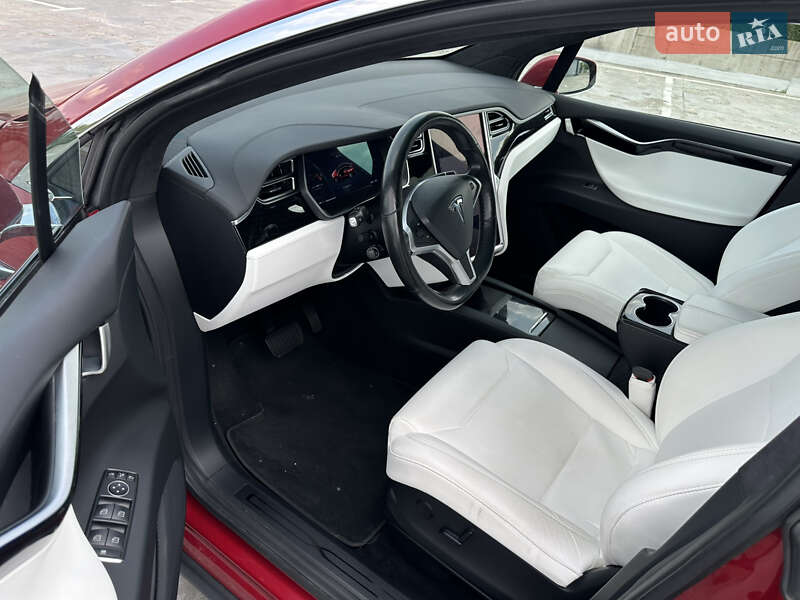 Позашляховик / Кросовер Tesla Model X 2017 в Києві