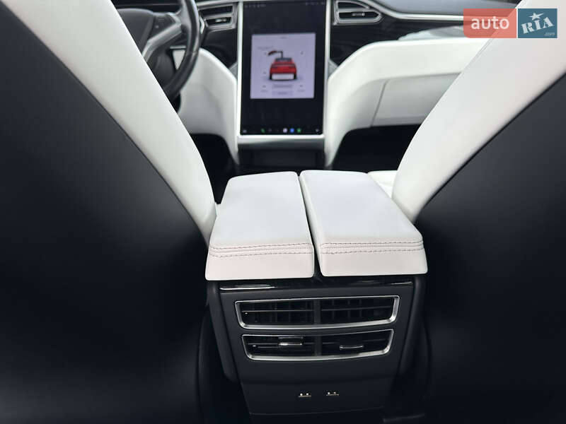 Позашляховик / Кросовер Tesla Model X 2017 в Києві