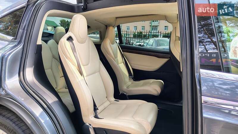Позашляховик / Кросовер Tesla Model X 2018 в Києві