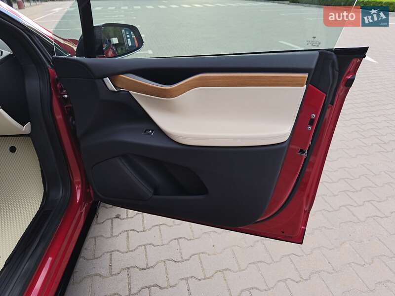 Внедорожник / Кроссовер Tesla Model X 2019 в Виннице