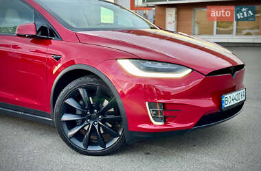 Позашляховик / Кросовер Tesla Model X 2019 в 
