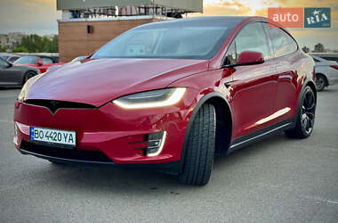 Позашляховик / Кросовер Tesla Model X 2019 в 