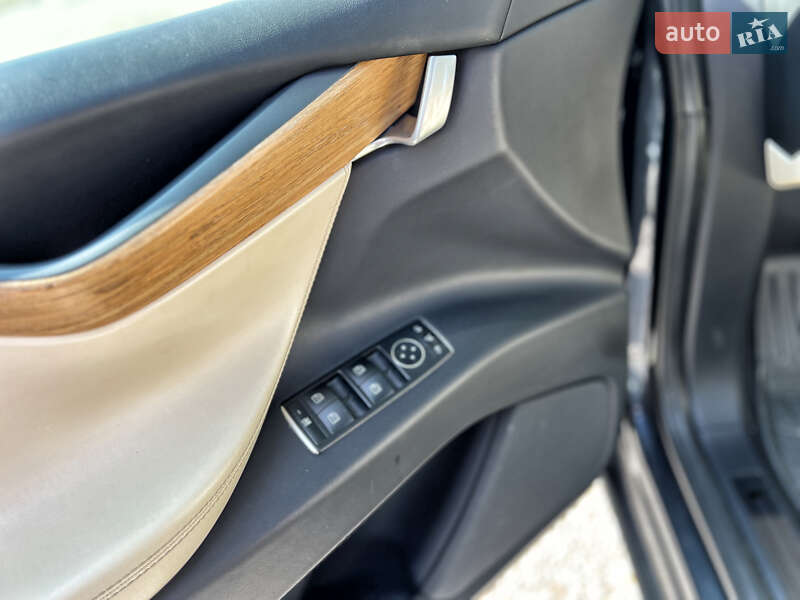 Позашляховик / Кросовер Tesla Model X 2018 в Вінниці