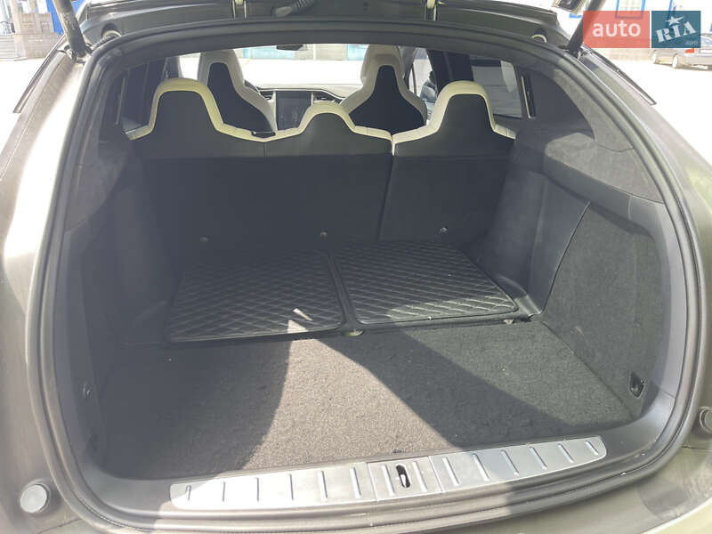 Позашляховик / Кросовер Tesla Model X 2019 в Києві