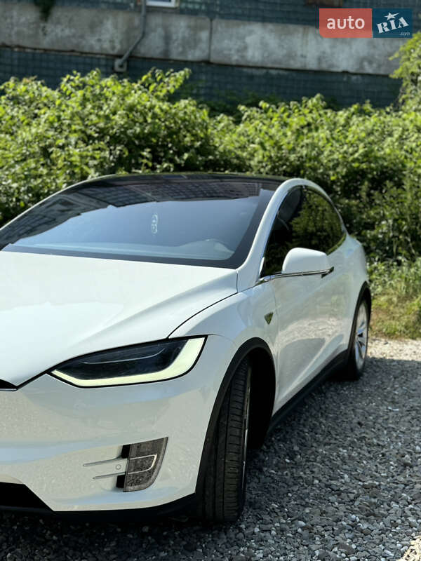 Позашляховик / Кросовер Tesla Model X 2016 в Івано-Франківську