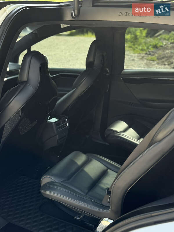 Позашляховик / Кросовер Tesla Model X 2016 в Івано-Франківську