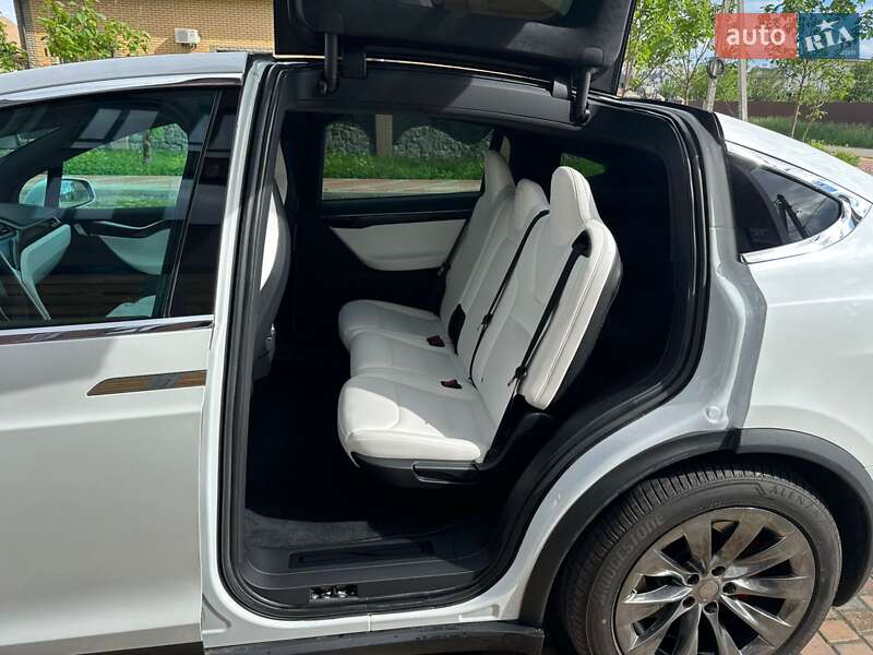 Позашляховик / Кросовер Tesla Model X 2018 в Києві
