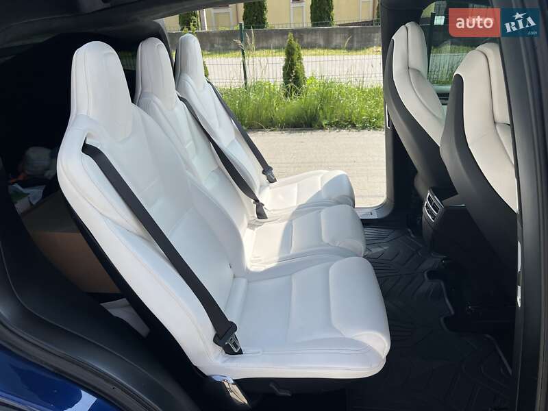 Позашляховик / Кросовер Tesla Model X 2017 в Ужгороді