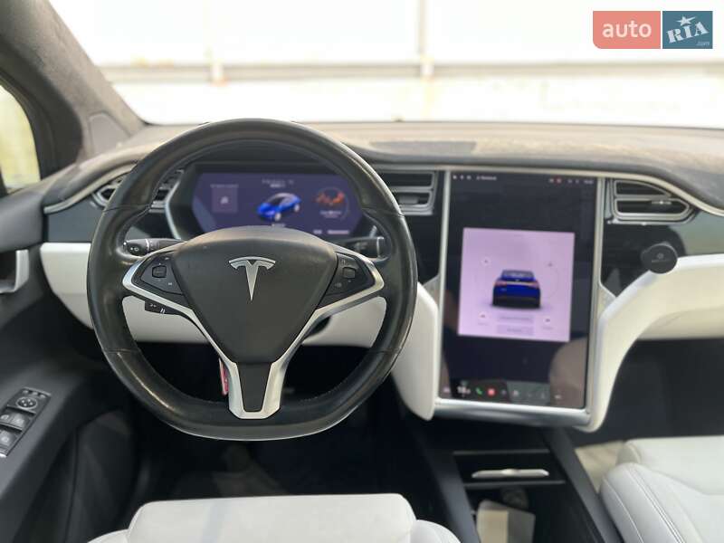 Позашляховик / Кросовер Tesla Model X 2017 в Ужгороді