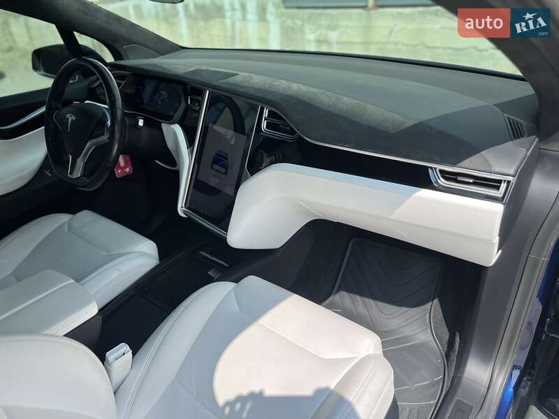 Позашляховик / Кросовер Tesla Model X 2017 в Ужгороді