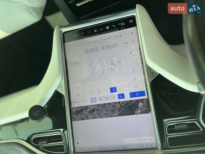 Позашляховик / Кросовер Tesla Model X 2017 в Ужгороді
