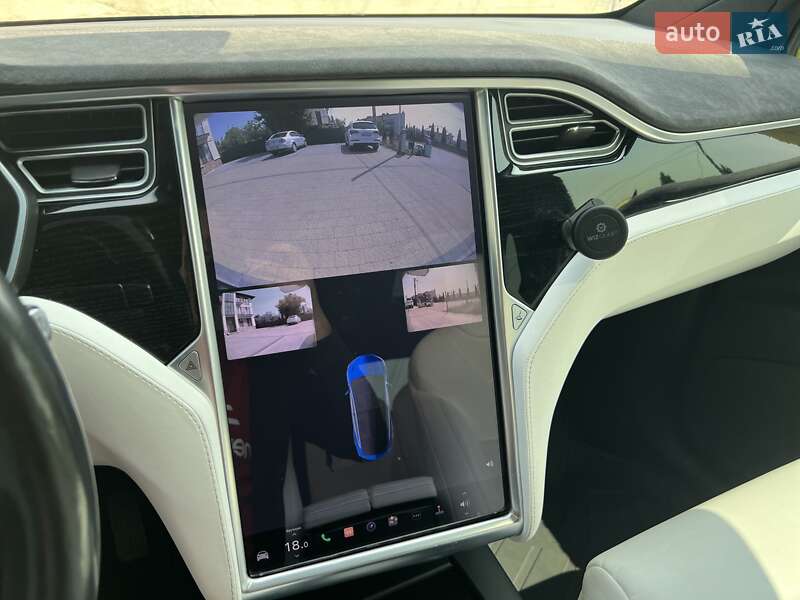 Позашляховик / Кросовер Tesla Model X 2017 в Ужгороді