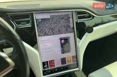 Позашляховик / Кросовер Tesla Model X 2017 в 
