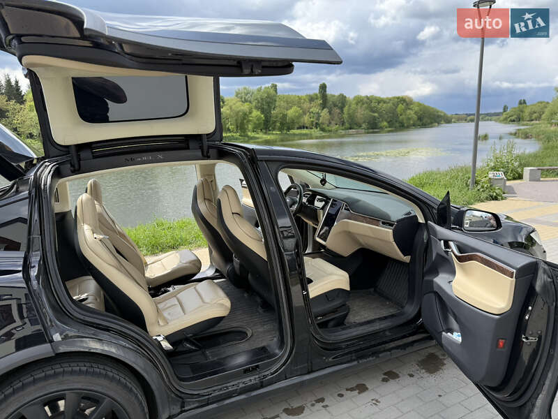 Позашляховик / Кросовер Tesla Model X 2017 в Києві