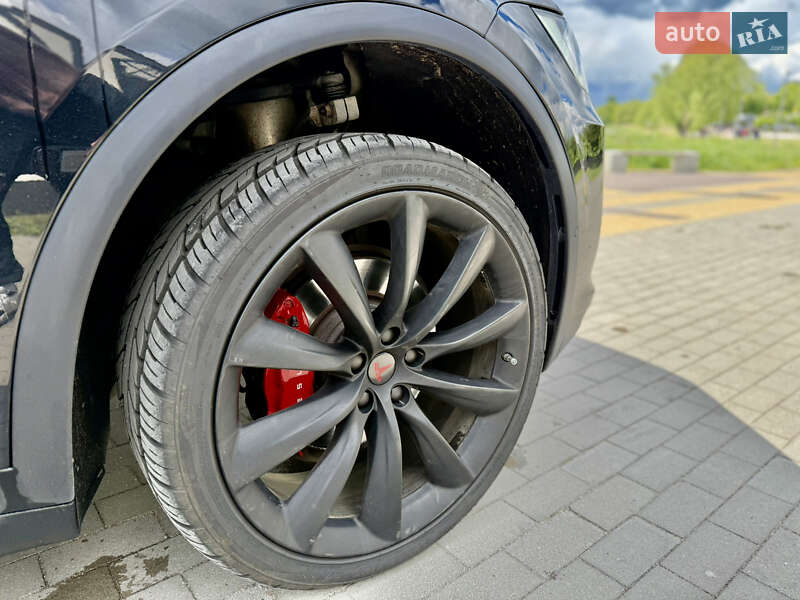Позашляховик / Кросовер Tesla Model X 2017 в Києві