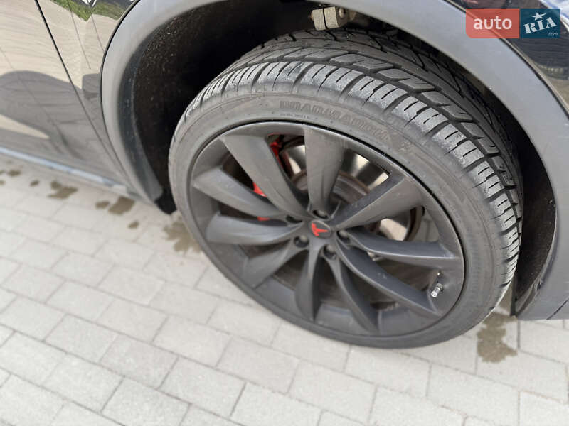 Позашляховик / Кросовер Tesla Model X 2017 в Києві