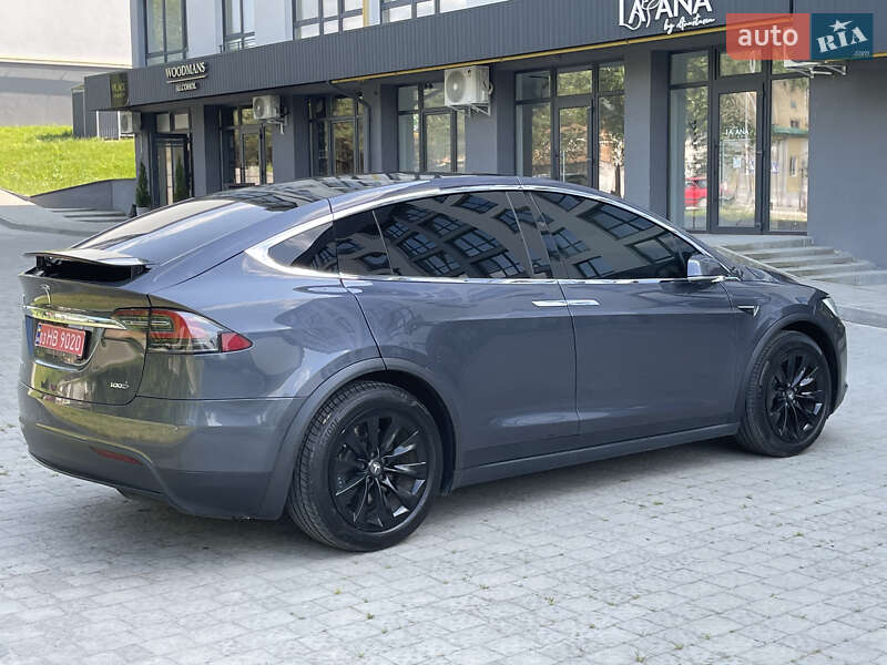 Позашляховик / Кросовер Tesla Model X 2019 в Новояворівську
