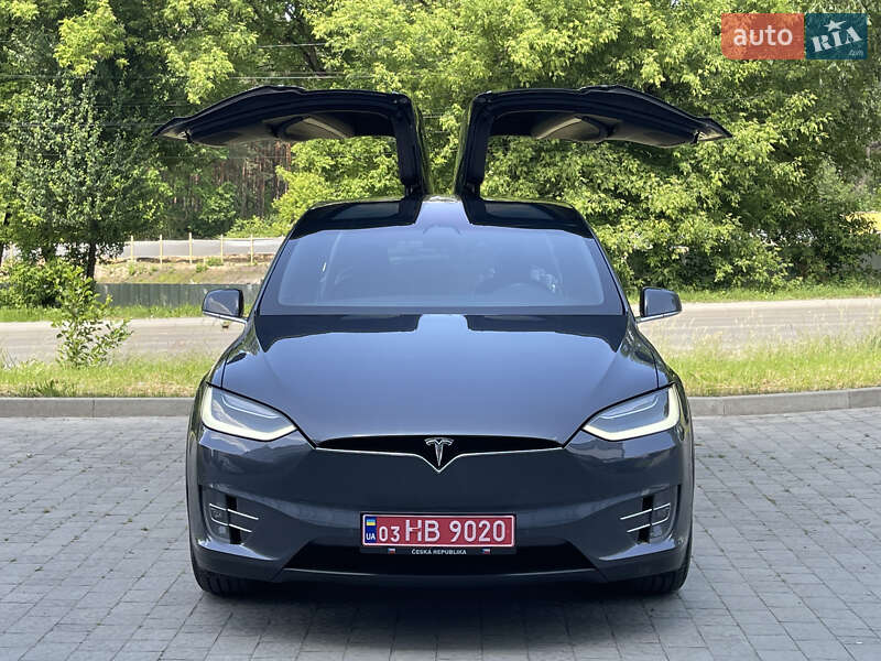 Позашляховик / Кросовер Tesla Model X 2019 в Новояворівську