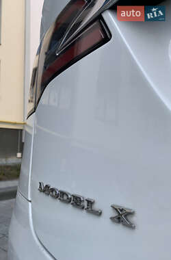 Внедорожник / Кроссовер Tesla Model X 2015 в 
