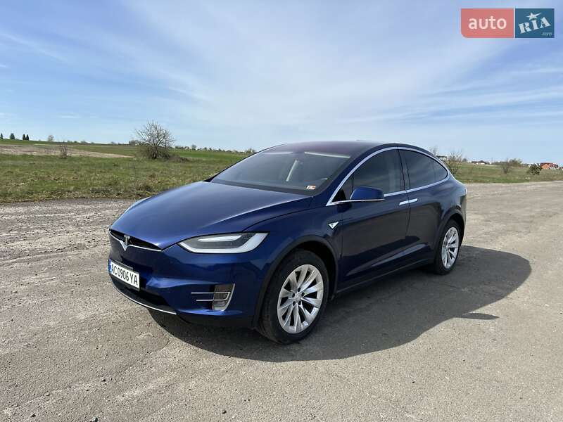 Внедорожник / Кроссовер Tesla Model X 2016 в Старой Выжевке