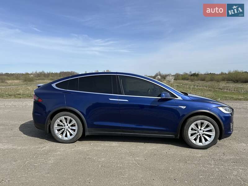 Внедорожник / Кроссовер Tesla Model X 2016 в Старой Выжевке
