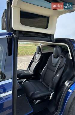 Позашляховик / Кросовер Tesla Model X 2016 в 