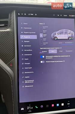 Позашляховик / Кросовер Tesla Model X 2019 в 
