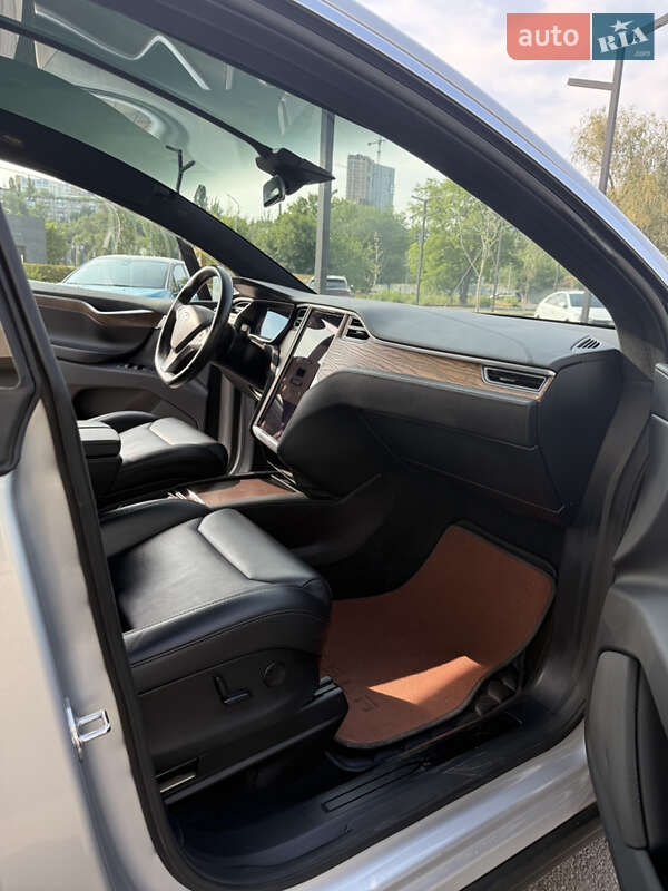 Внедорожник / Кроссовер Tesla Model X 2018 в Днепре фото 20 Внедорожник / Кроссовер Tesla Model X 2018 в Днепре