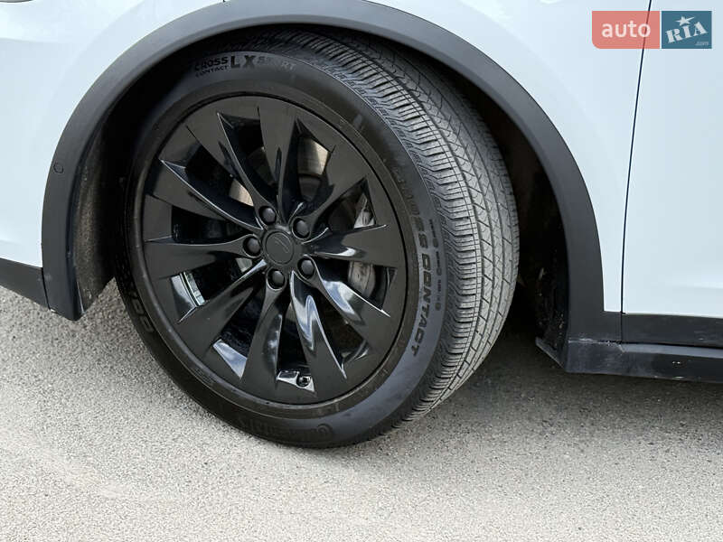 Позашляховик / Кросовер Tesla Model X 2016 в Тернополі