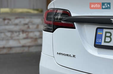Позашляховик / Кросовер Tesla Model X 2016 в 