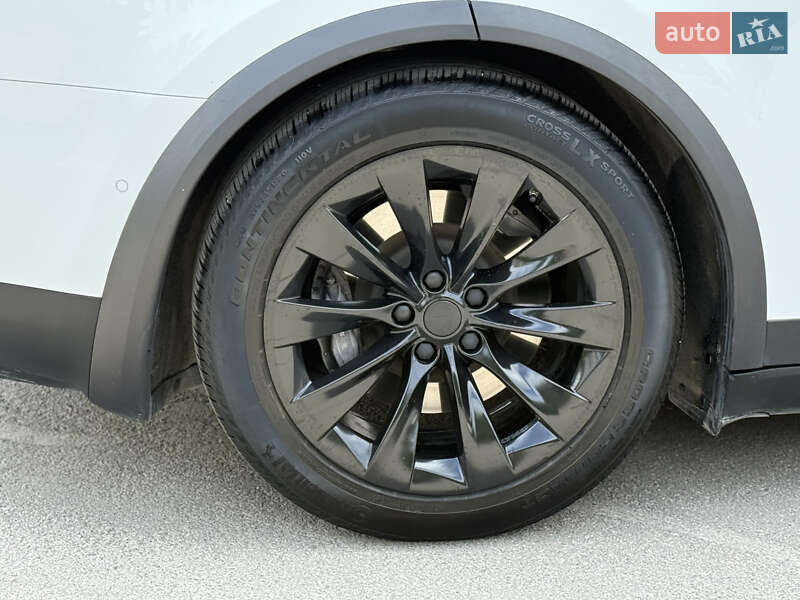 Позашляховик / Кросовер Tesla Model X 2016 в Тернополі