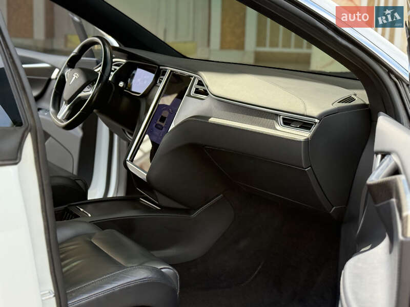 Позашляховик / Кросовер Tesla Model X 2016 в Тернополі