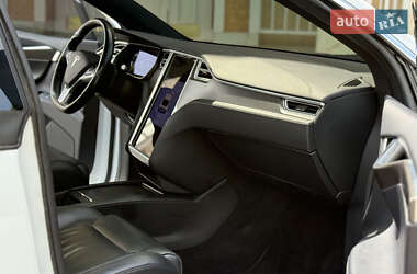 Позашляховик / Кросовер Tesla Model X 2016 в 