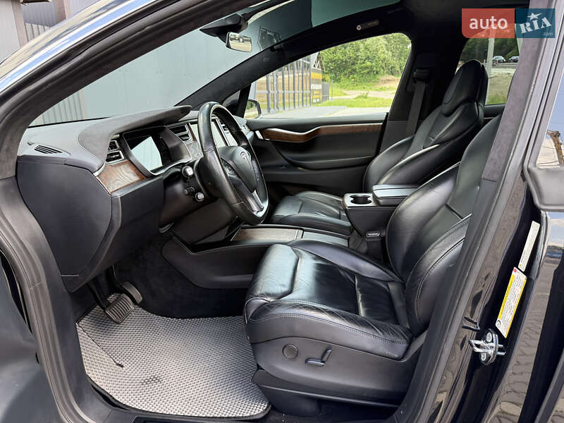 Позашляховик / Кросовер Tesla Model X 2017 в Львові