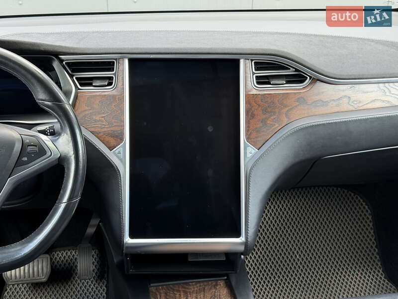 Позашляховик / Кросовер Tesla Model X 2017 в Львові
