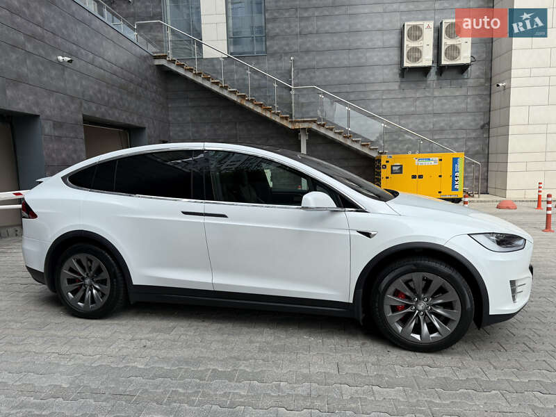 Внедорожник / Кроссовер Tesla Model X 2019 в Киеве