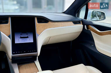 Позашляховик / Кросовер Tesla Model X 2020 в 