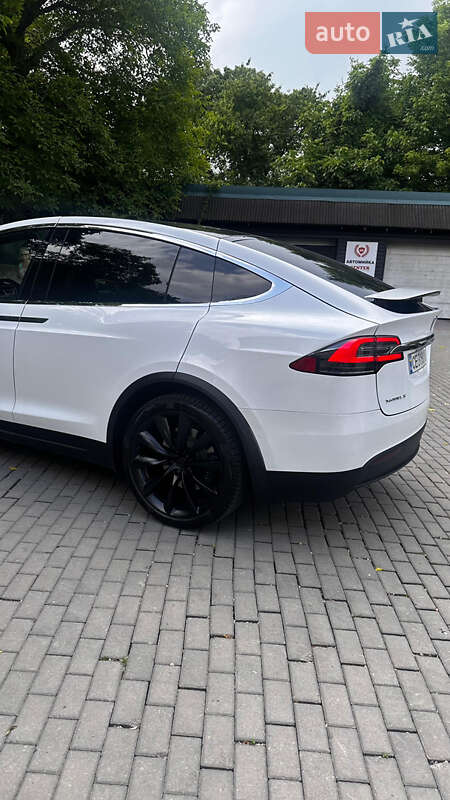 Позашляховик / Кросовер Tesla Model X 2018 в Чернівцях