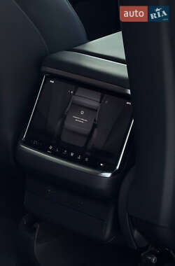 Позашляховик / Кросовер Tesla Model X 2023 в 