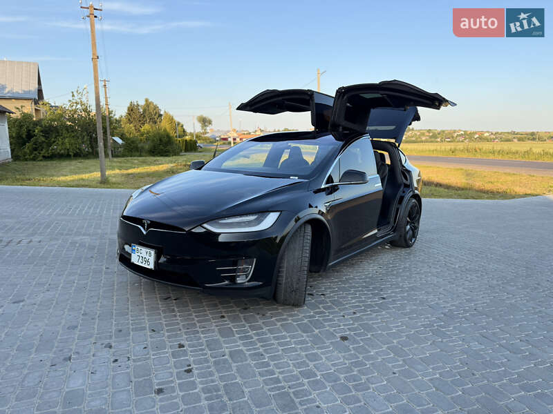 Позашляховик / Кросовер Tesla Model X 2018 в 