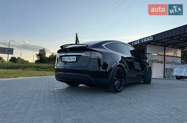 Позашляховик / Кросовер Tesla Model X 2018 в 