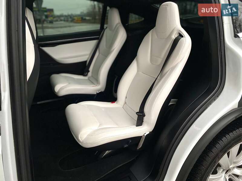 Позашляховик / Кросовер Tesla Model X 2017 в Києві